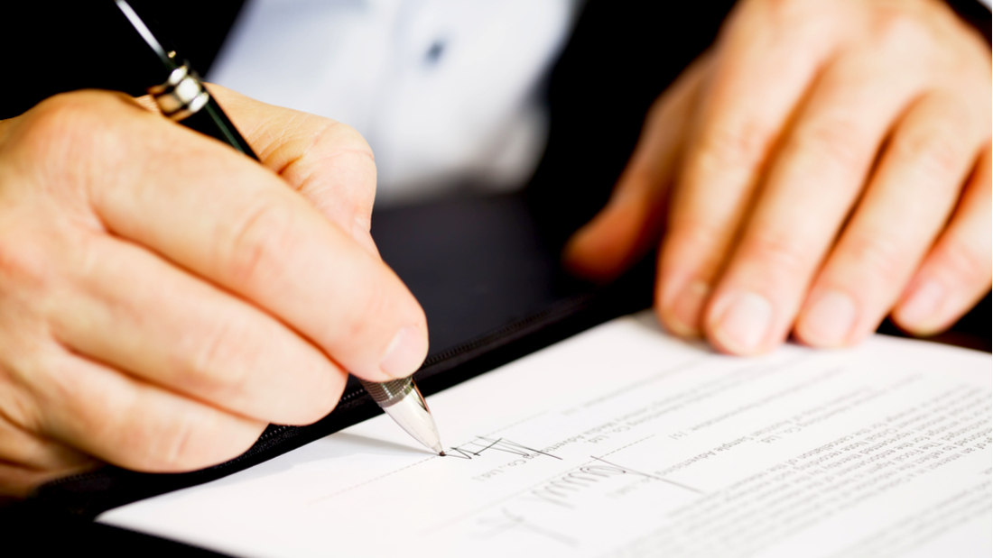 5 Key Dangers of Not Signing a Contract